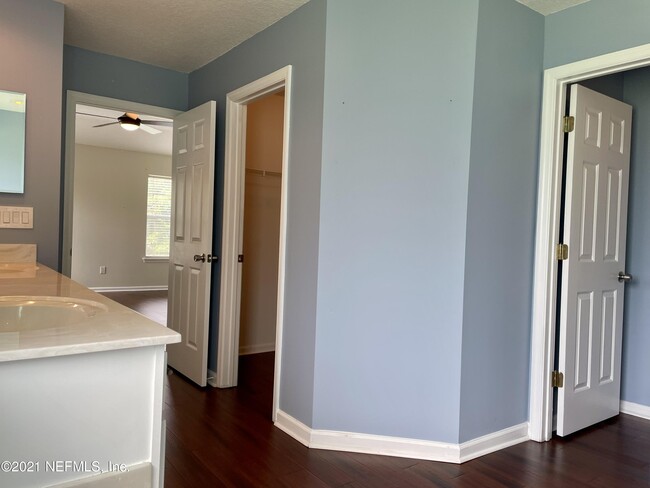 Building Photo - 400 Bayridge Ct