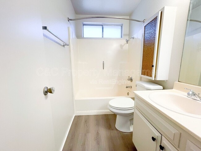 Building Photo - 515 San Clemente St