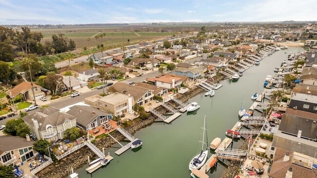 Building Photo - 2957 Seaview Ave