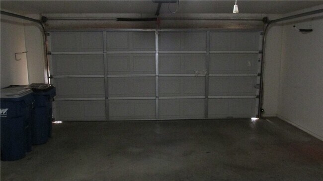 Building Photo - 1902 SW Spruce Rd