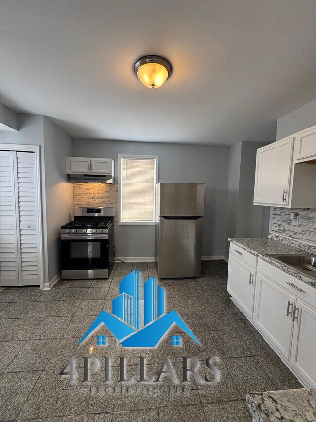 Building Photo - 3904 Deodar St