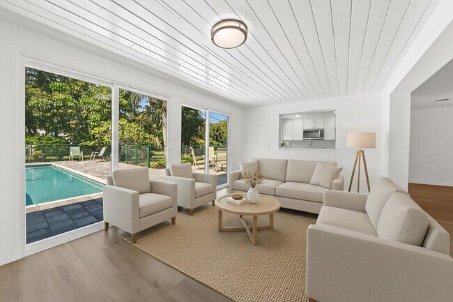 Building Photo - 2416 N W Everglades Blvd