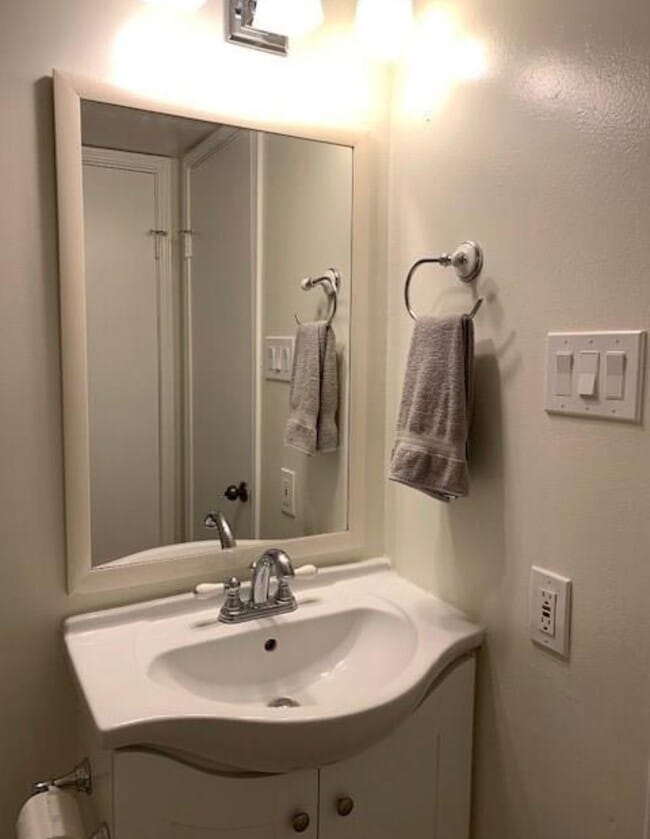 Building Photo - 6410 Del Monte Dr