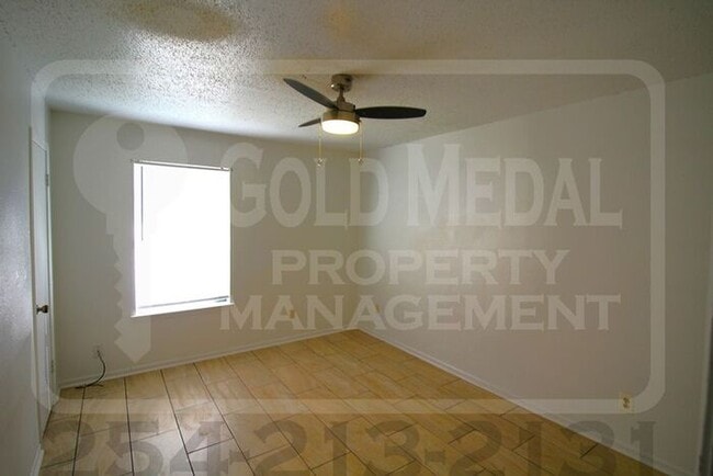 Building Photo - 2302 Hunt Dr