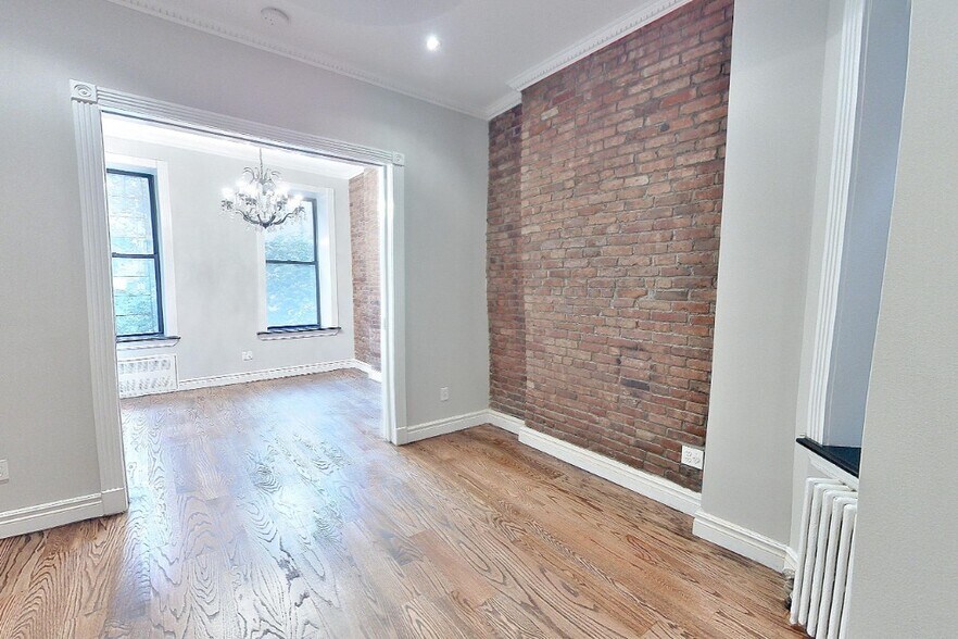 Primary Photo - 246 Mott St