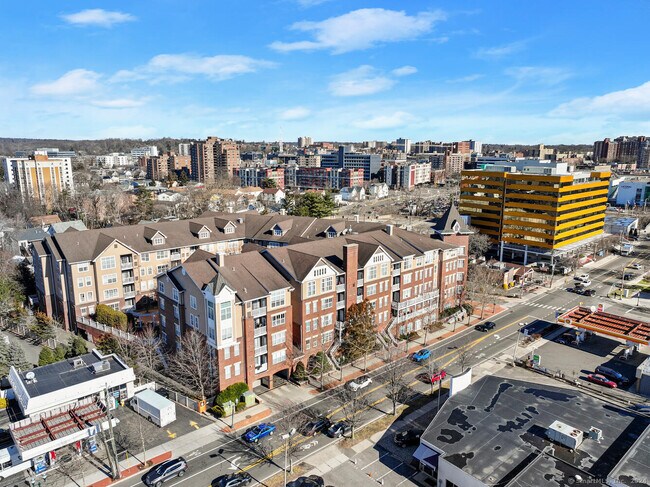 Building Photo - 35 W Broad St