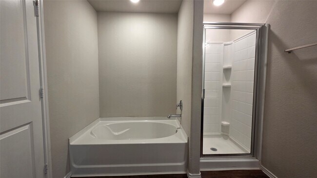 Building Photo - 14097 Lake Cres Dr