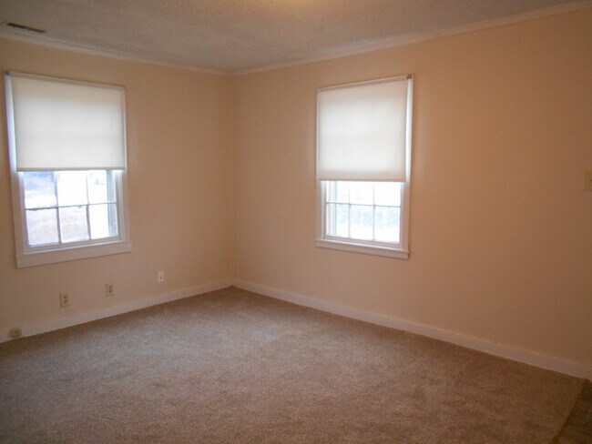 Building Photo - 3865 Roseberry St