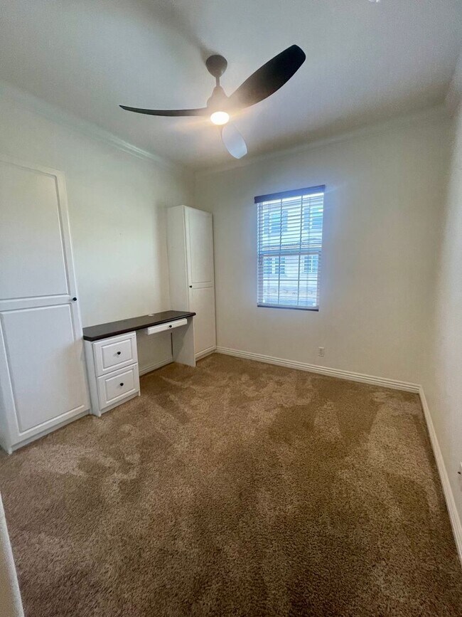 Building Photo - Welcome to your dream home in the heart of Tustin 92782!