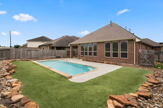 Building Photo - 22310 Taren Ct