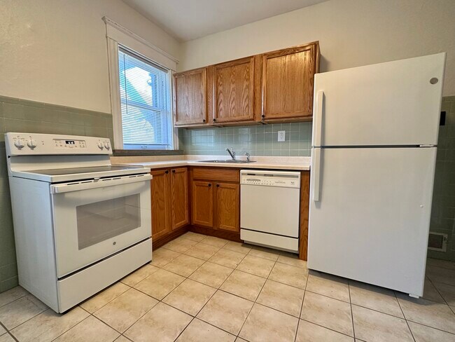 Building Photo - 735 Dover Pl