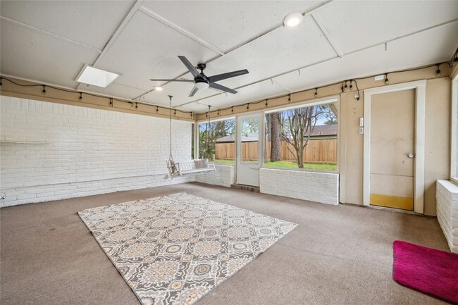 Building Photo - 2159 River Village Dr