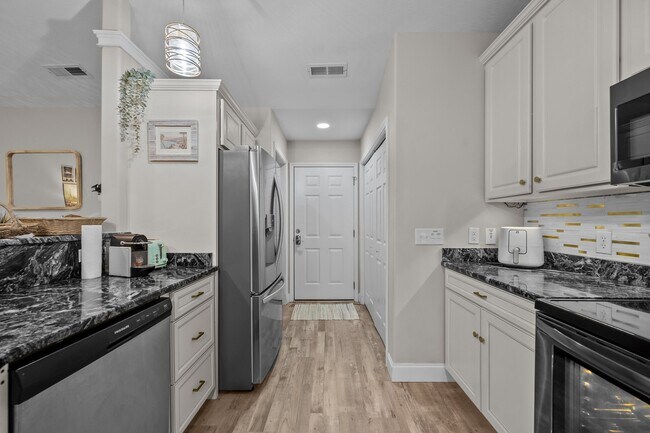 Building Photo - 508 Azalea Dr