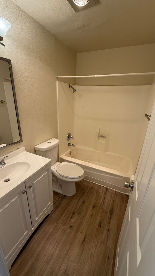 Building Photo - 2 Bedroom 1 Bathroom Apartment in Aurora