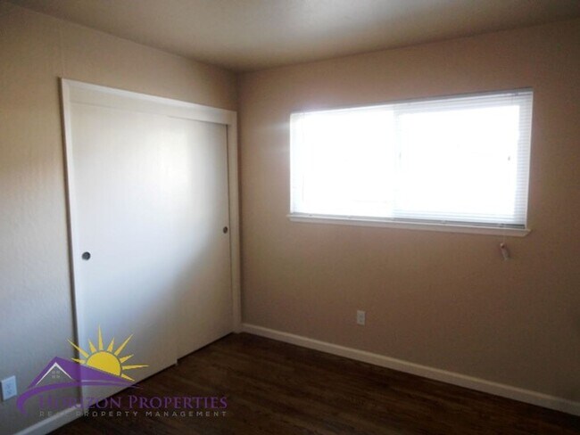 Building Photo - 7009-7011 Zeeland Dr