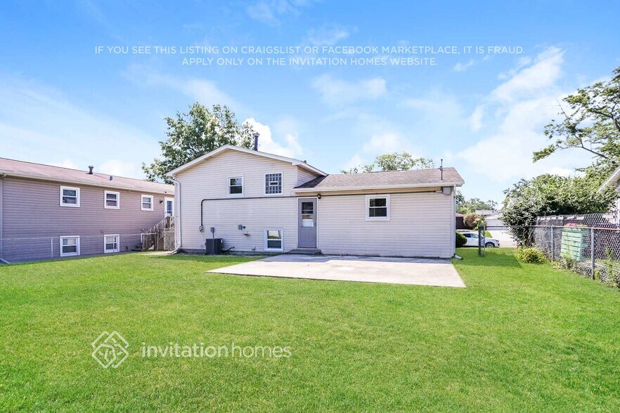 Building Photo - 5824 Orange Ln