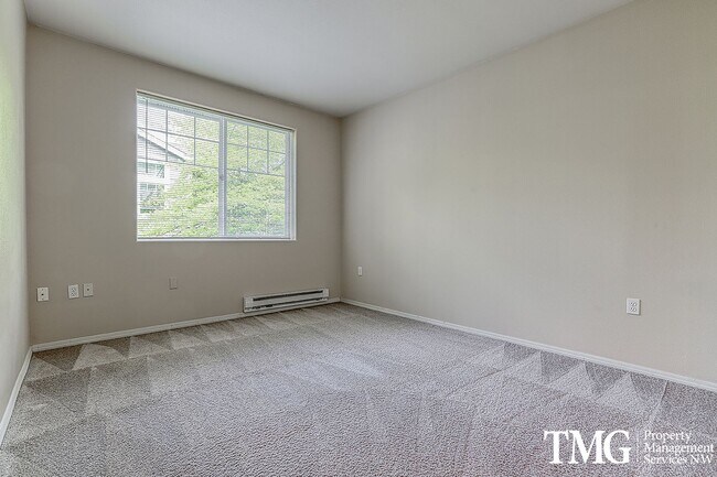 Building Photo - Single level main floor 2br/2ba Condo with Garage & W/D near Nike / Intel / St. Vincent Hospital