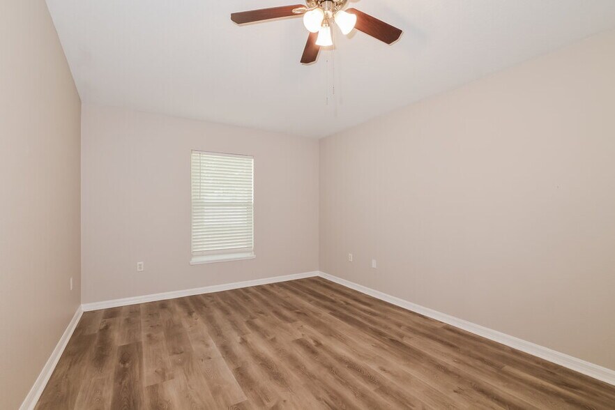 Building Photo - 2104 Aitkin Loop