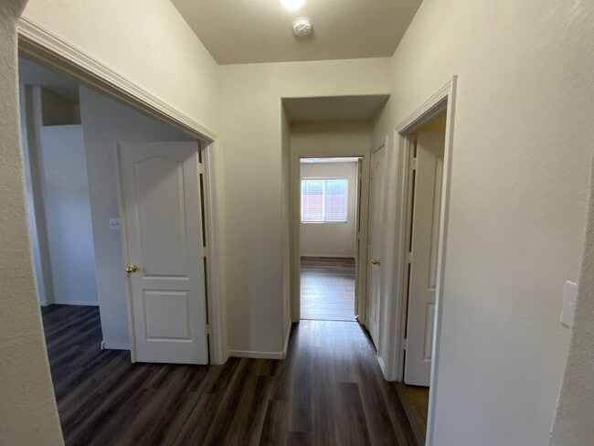 Building Photo - 4 Bedroom Single Story Home Available Near...