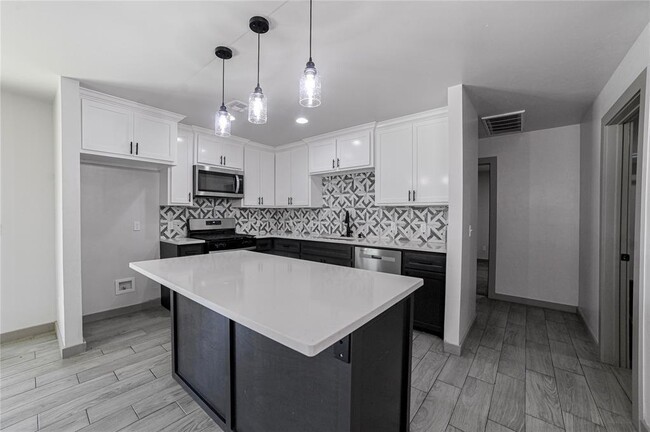 Building Photo - 1717 Breckenridge Dr