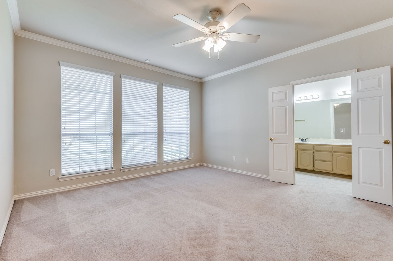 Building Photo - 3147 Waterside Dr