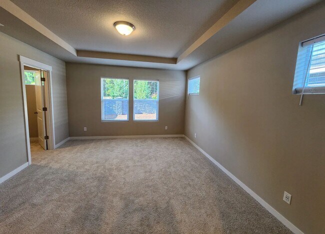 Building Photo - Must See Townhome Located in Ponderosa Ridge