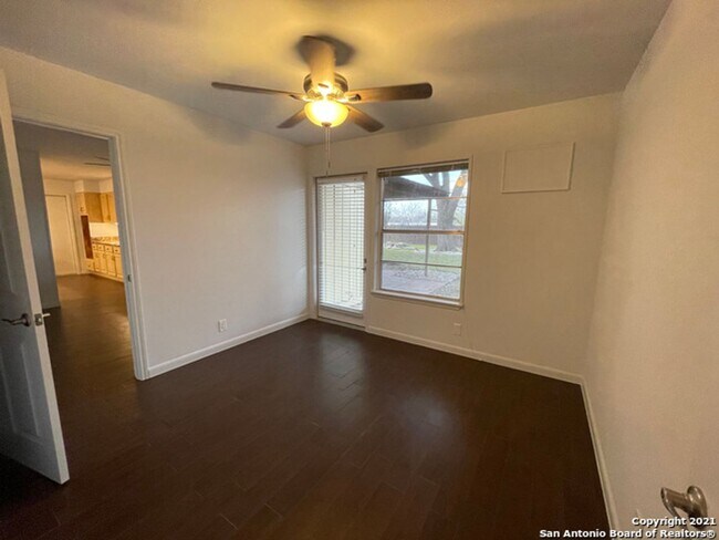 Building Photo - Unique 5BR/3B home in desirable Enchanted Forest on 1/4 acre