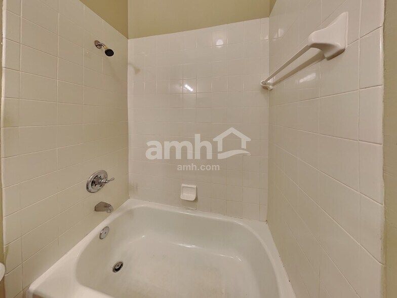 Building Photo - 7117 Rapid River Dr W