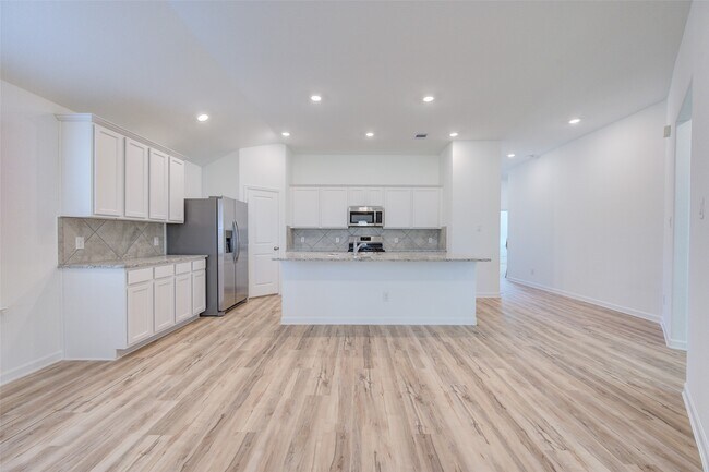 Building Photo - 3330 Meadknoll Ln