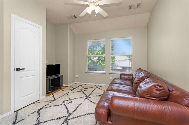 Building Photo - 7215 Wedgewood Dr