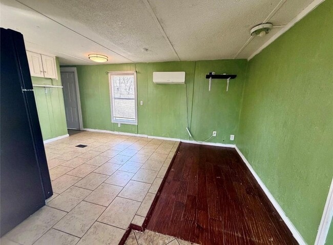 Building Photo - 109 Seminole Dr