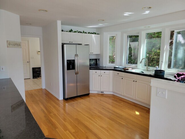 Building Photo - Lake Retreat Waterfront Living | Spacious Home with Views + Utilities Included