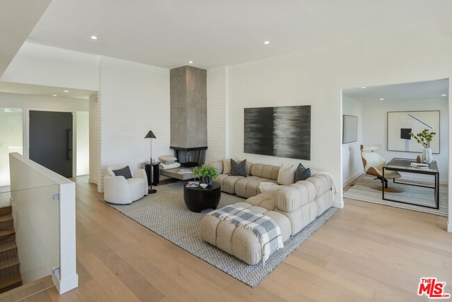 Building Photo - 3564 Multiview Dr