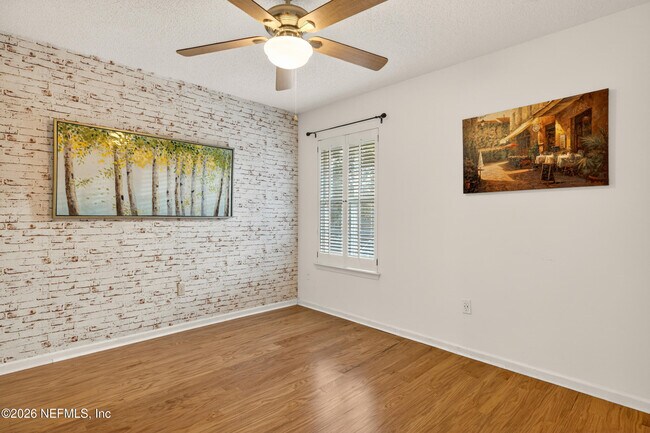 Building Photo - 9370 Jaybird Cir E