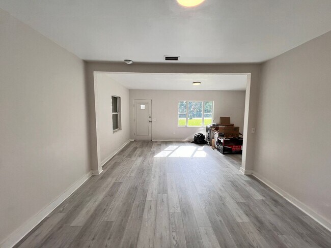 Building Photo - House in Deland