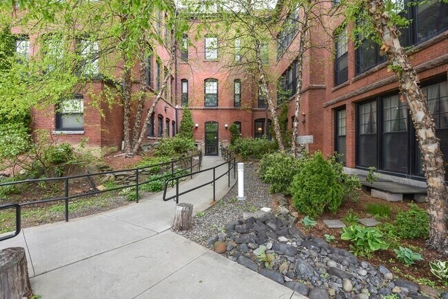Building Photo - 28 Adams St