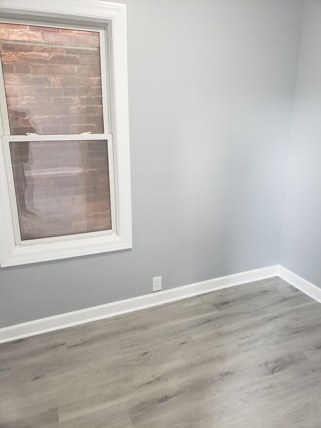 Front bedroom - 3703 S Lowe Ave