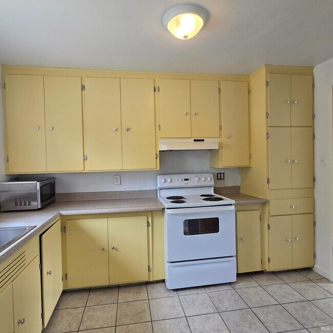 Building Photo - 102 Laurel St