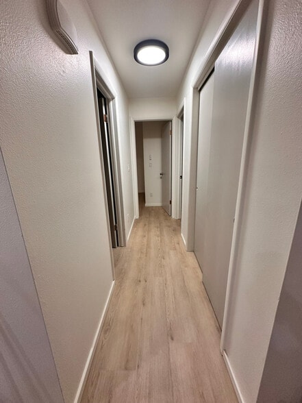 Building Photo - 105 E Peach St