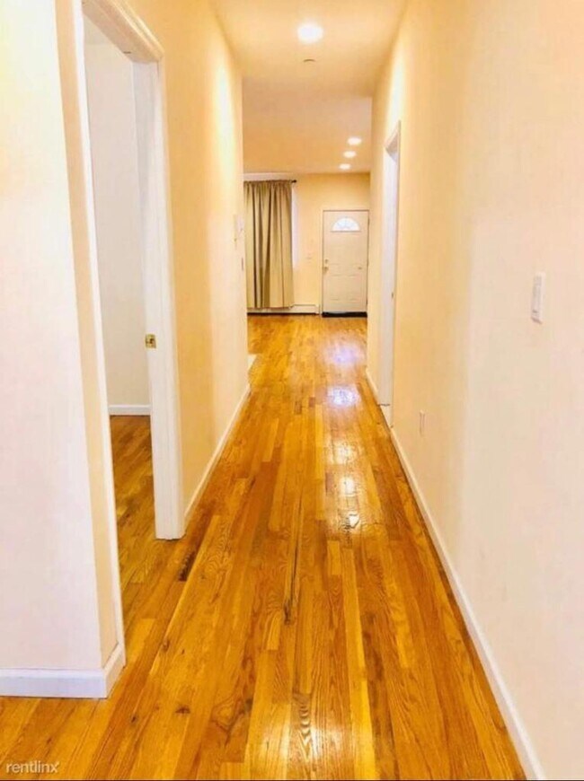 Building Photo - 71 Bay 28th St