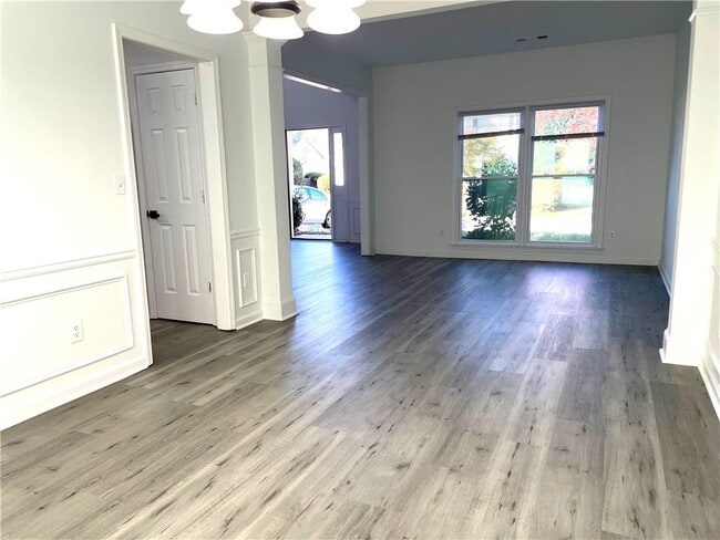 Building Photo - 6440 Barwick Ln