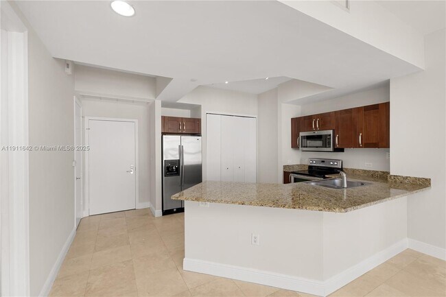 Building Photo - 19900 E Country Club Dr