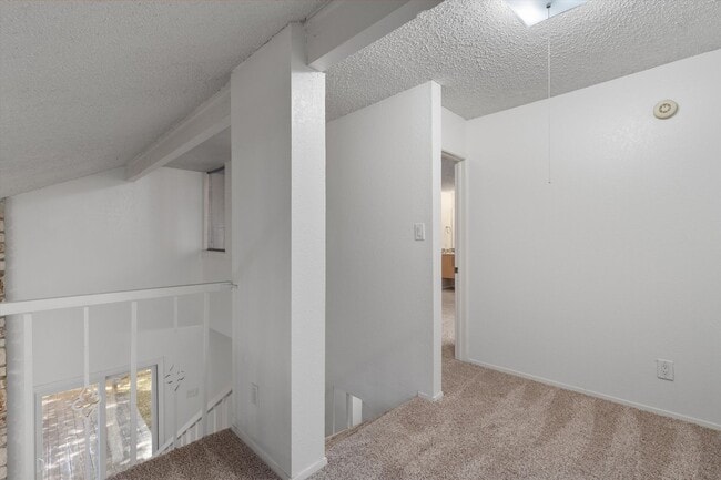 Building Photo - 3610 Fleetwood Dr