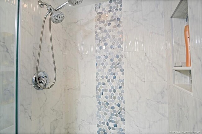 Building Photo - 245 NE MacArthur Blvd