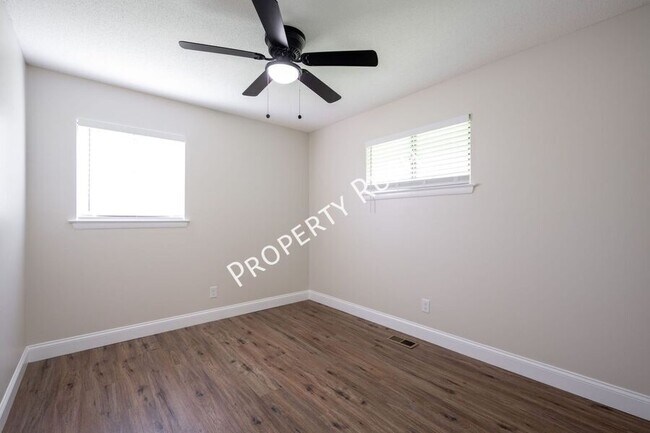 Building Photo - 7736 Holiday Hills Cir