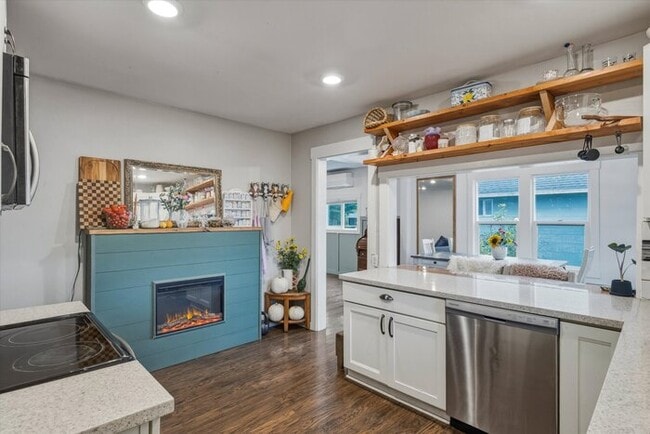 Building Photo - COME HOME TO THIS THREE BEDROOM CHARMER