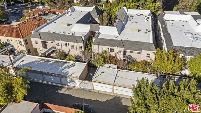 Building Photo - 6542 1/2 W Olympic Blvd