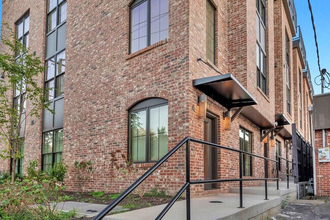 Building Photo - 1701 Portland Ave