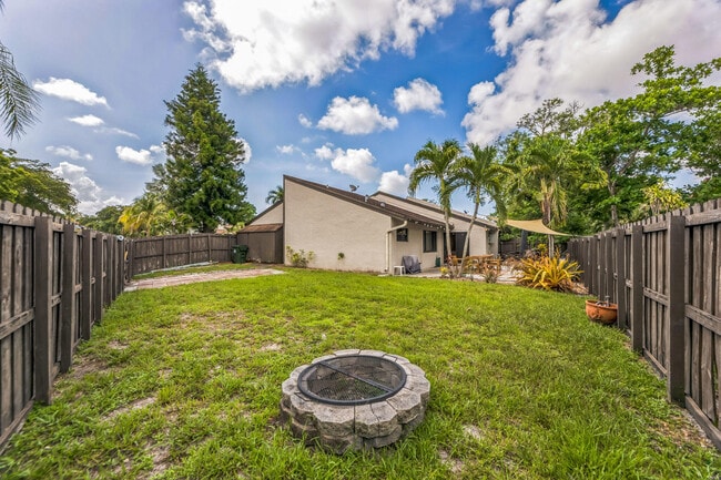Building Photo - 2924 NW 69th Ct