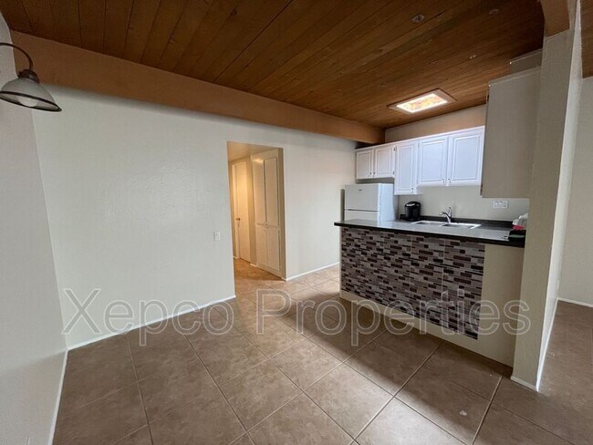 Building Photo - 550 El Cielo Rd